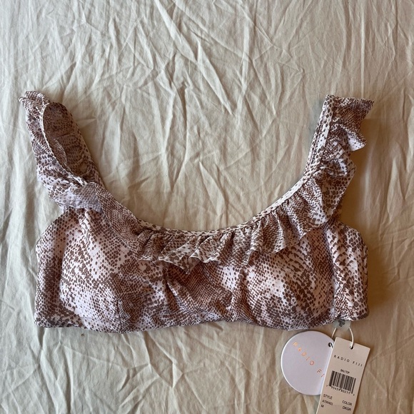 NWT Radio Fiji Rattler Bali Ruffle Bikini Top M - Picture 4 of 12